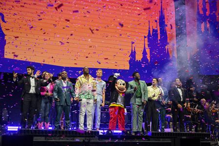 DARREN CRISS, RACHEL POTTER, BOYZ II MEN, PENTATONIX, MICKEY MOUSE, SKYLAR ASTIN